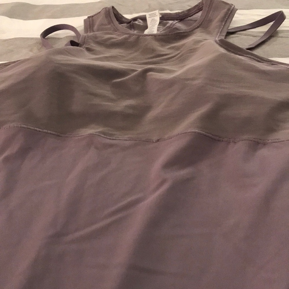 Lululemon top with bra - Picture 2 of 6